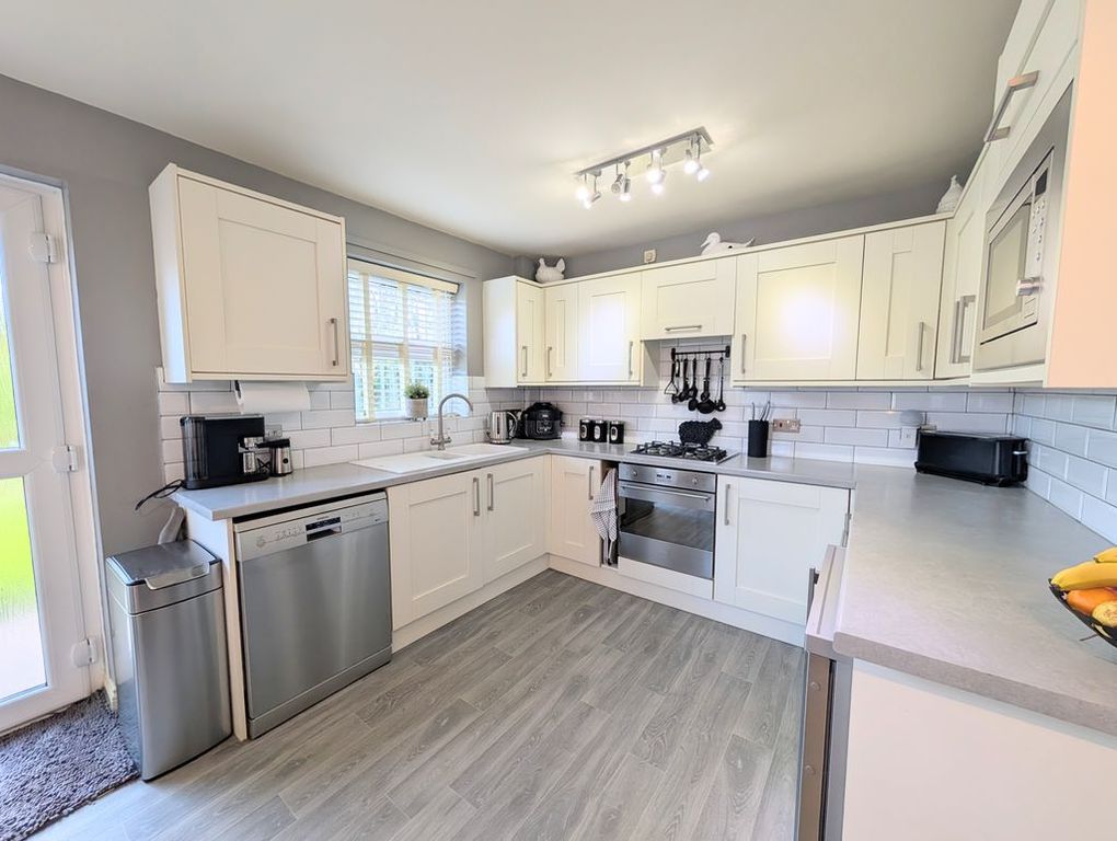 Property photo 3 of 29 Kitchen