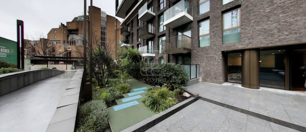 Property photo 1 of 9 3 Merino Gardens, London Dock