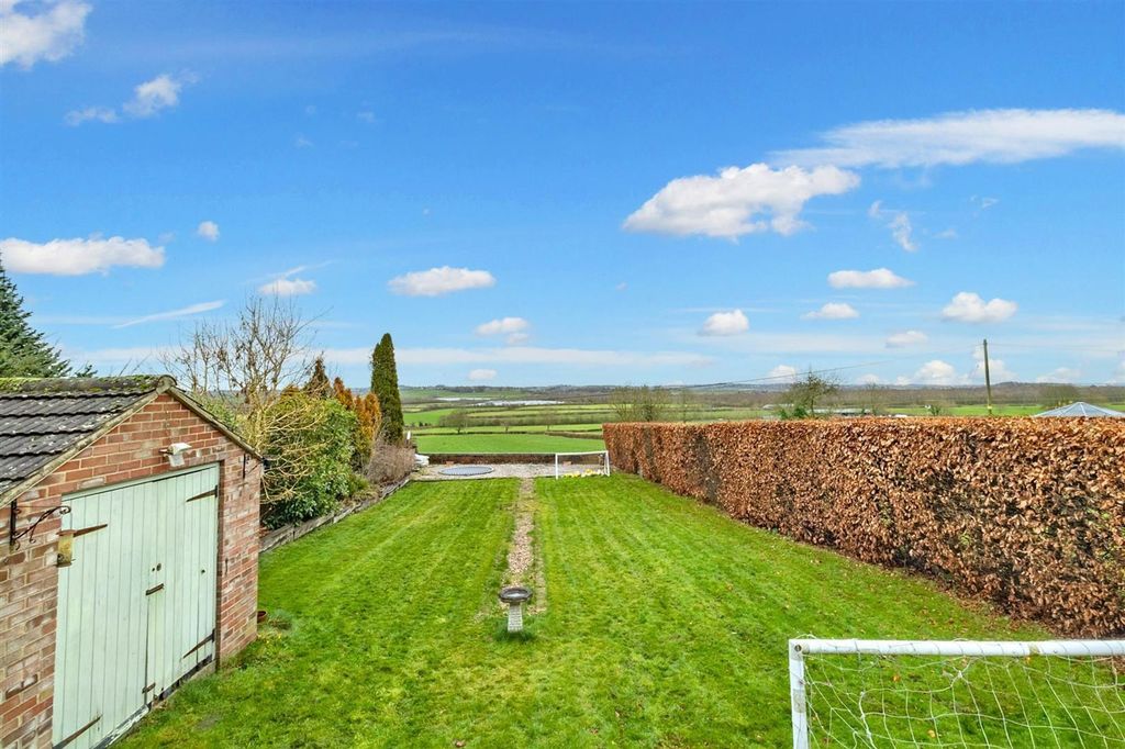 Property photo 2 of 22