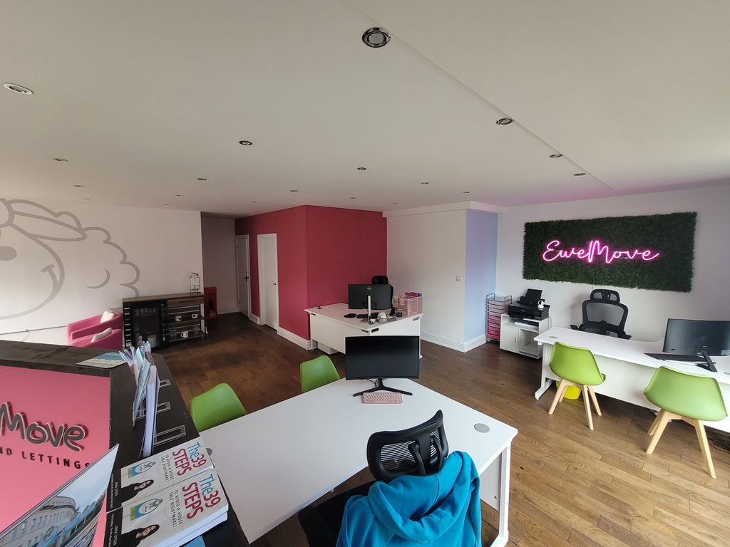 Property photo 3 of 10 Photo 6