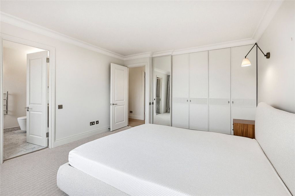 Property photo 3 of 18 Master Bedroom