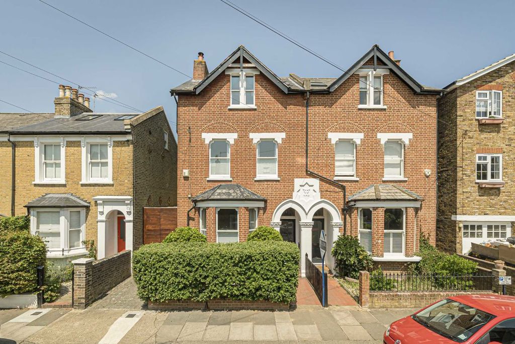 Property photo 1 of 8