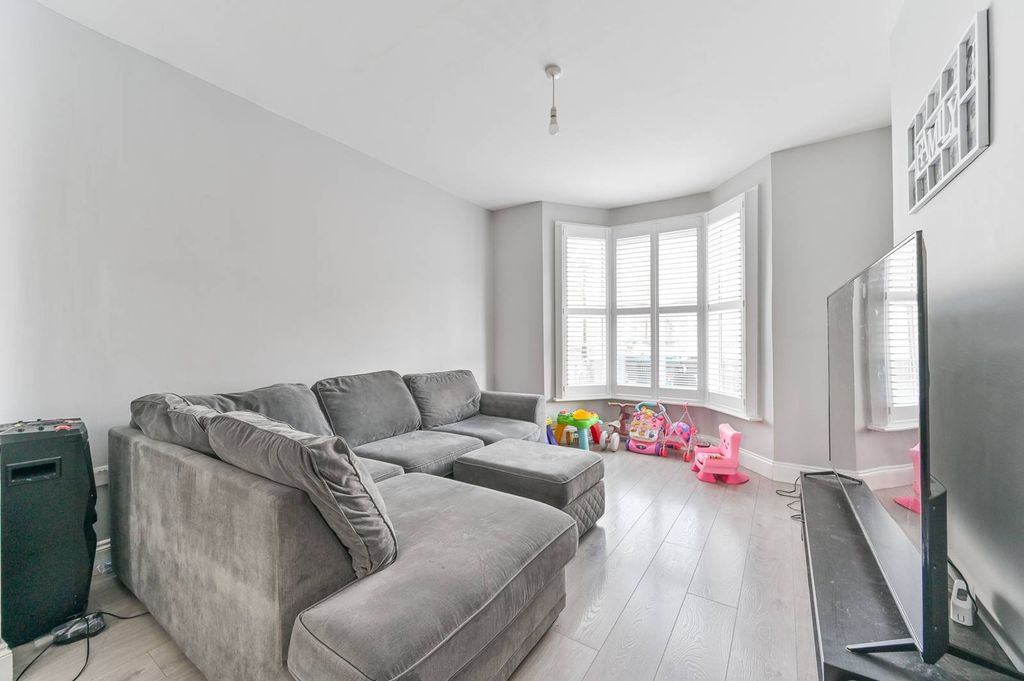 Property photo 2 of 20