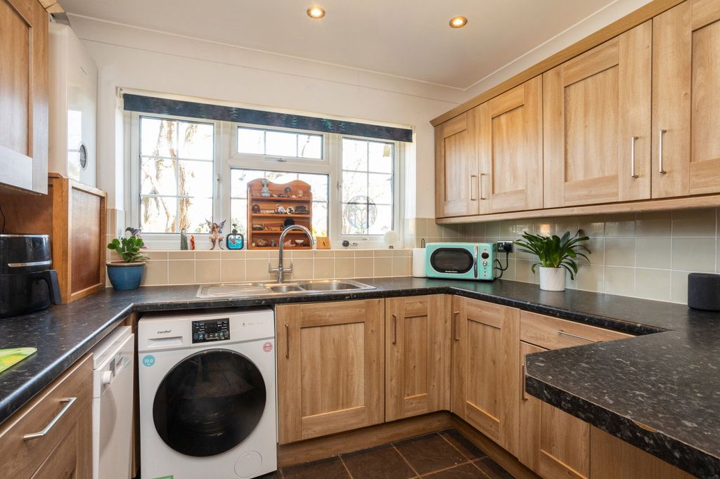 Property photo 3 of 29