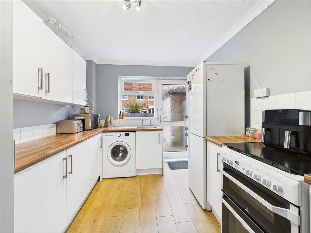 Property photo 2 of 9 Cam05193G0-Pr0049-Still011.Jpg