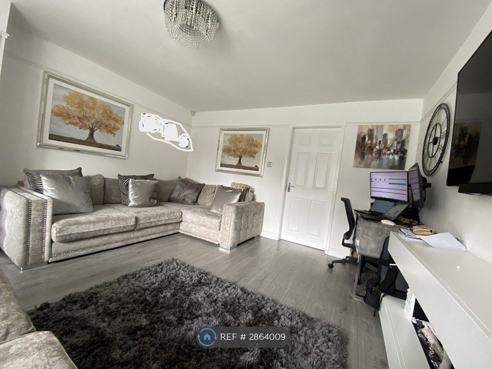 Property photo 2 of 21 Lounge