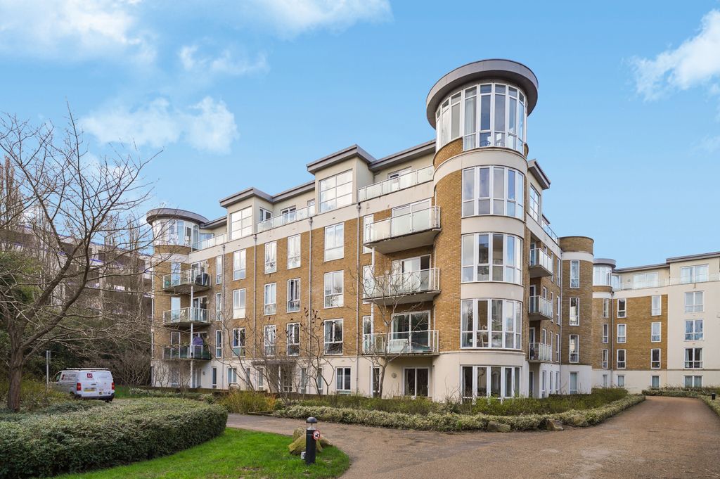 Property photo 1 of 12