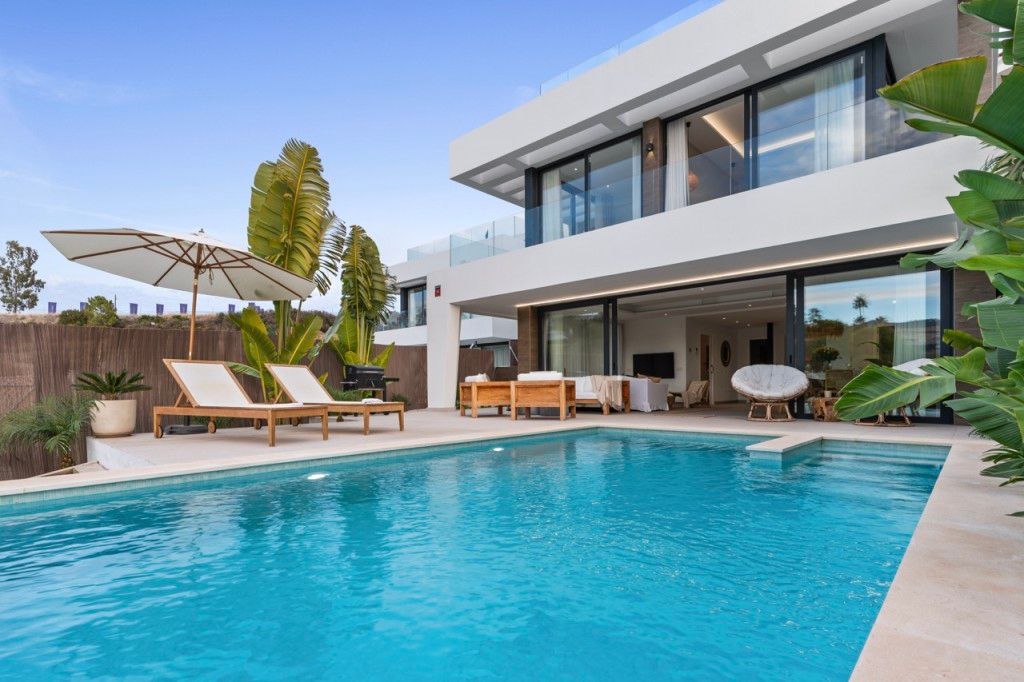 Property photo 1 of 20 A7402787 Large