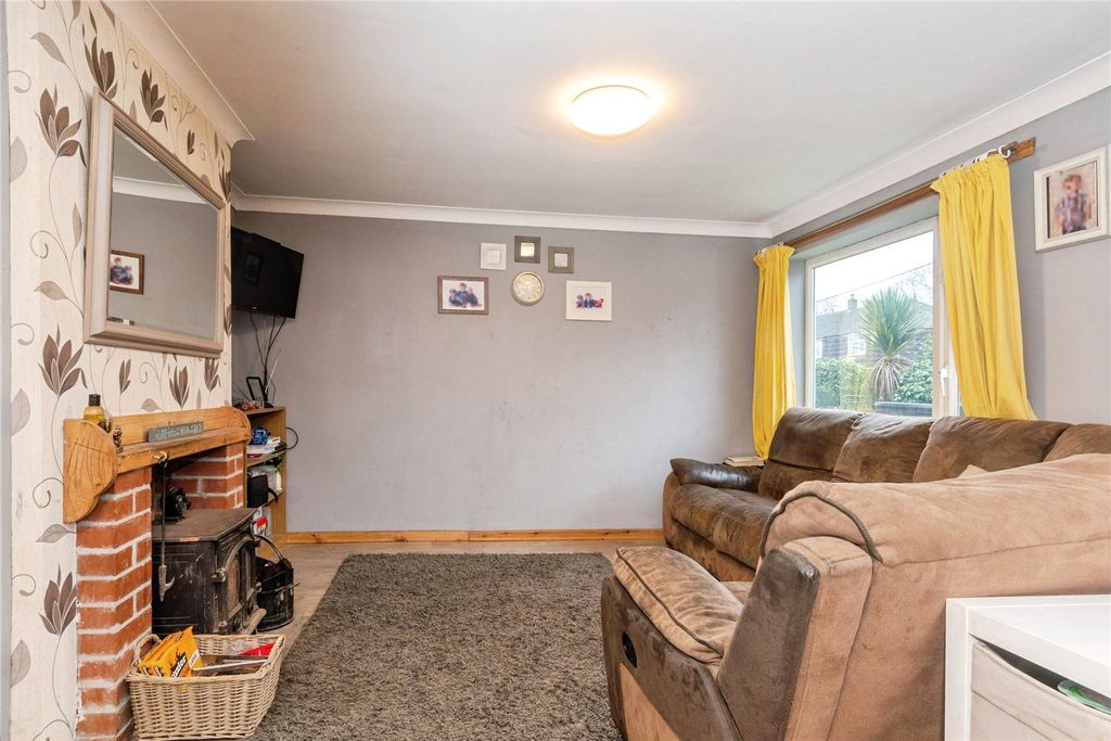 Property photo 2 of 18 Living Room