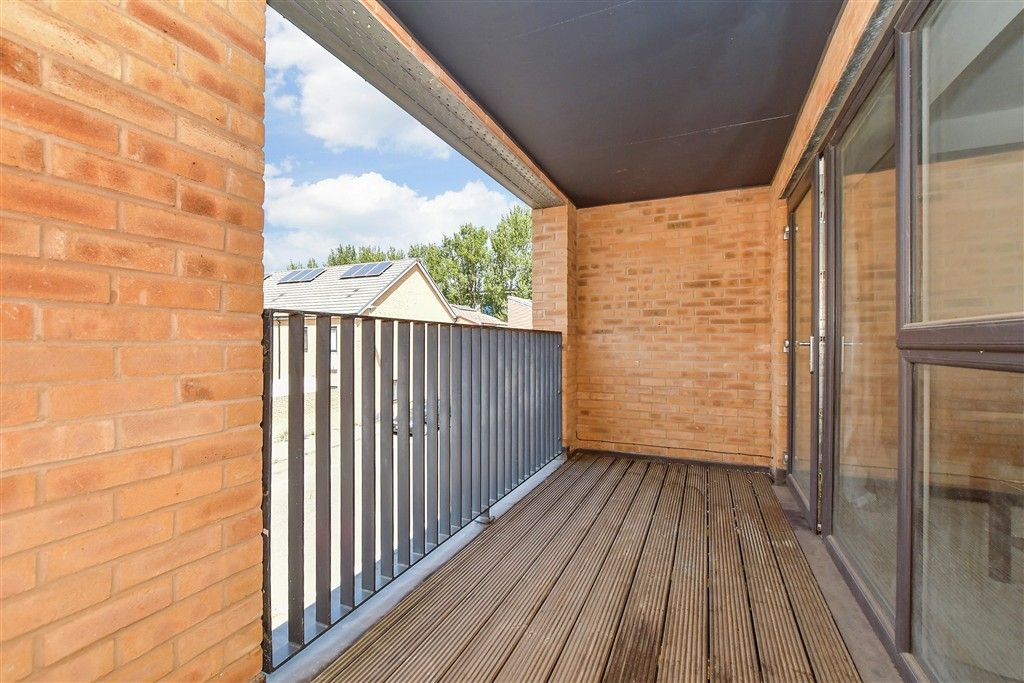 Property photo 1 of 11 Balcony / Terrace