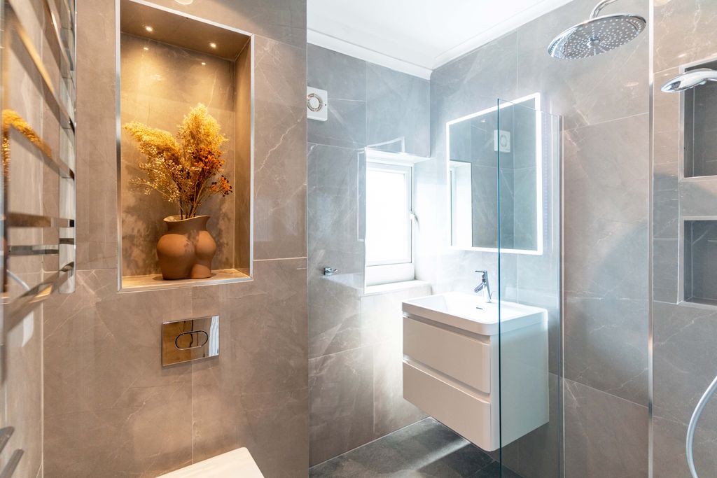 Property photo 3 of 5