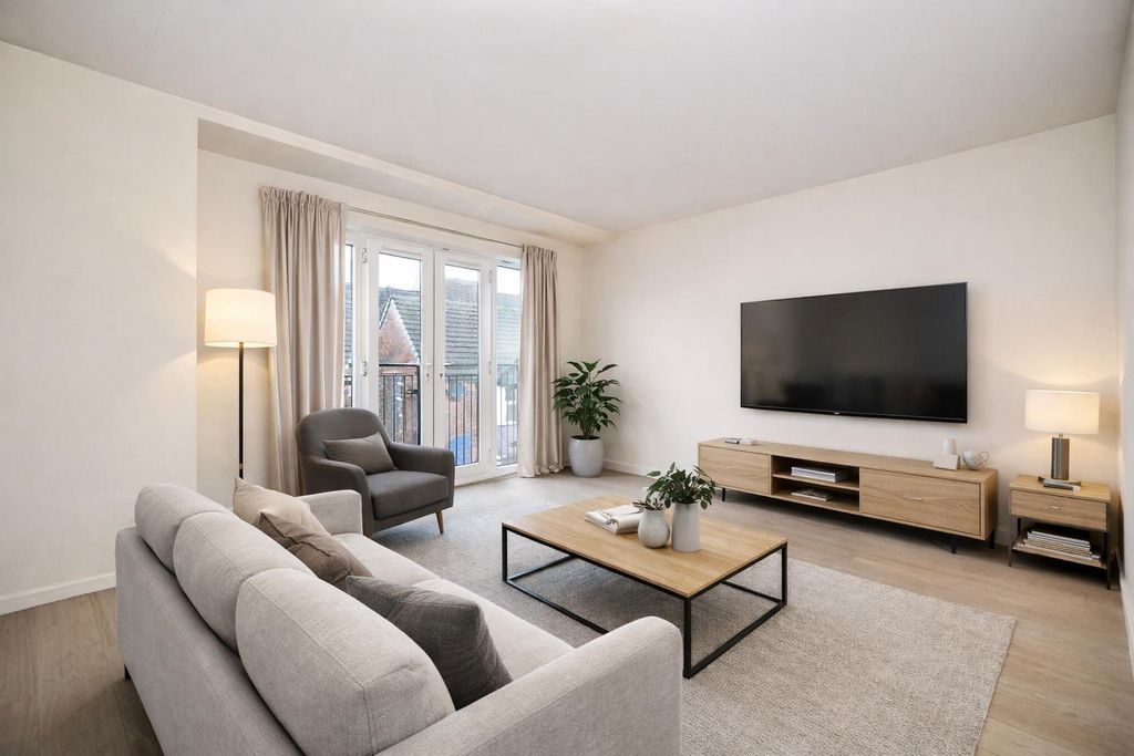 Property photo 3 of 10 St Room.Png