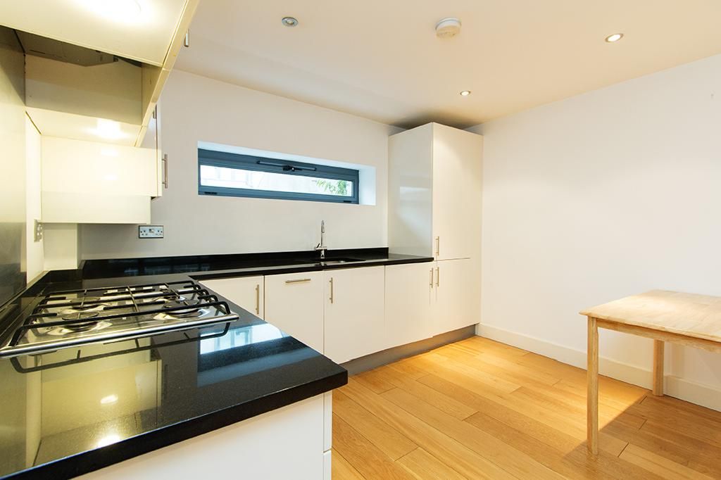 Property photo 2 of 8 Kitchen/Reception