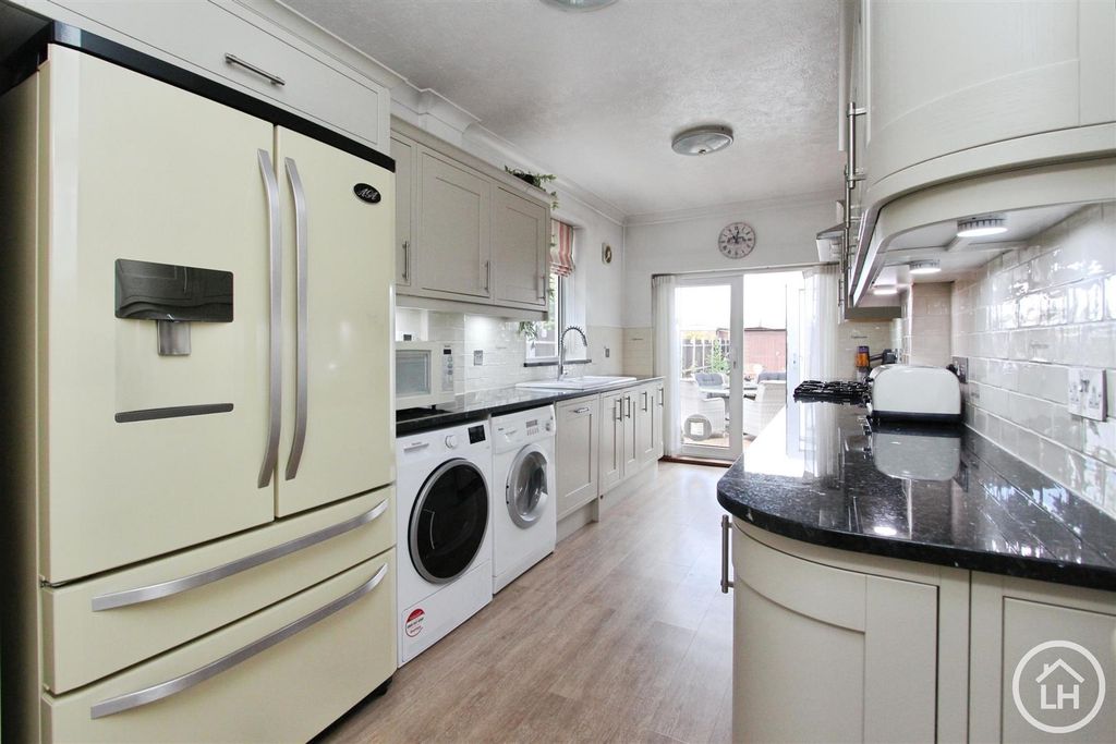 Property photo 2 of 18 Kitchen