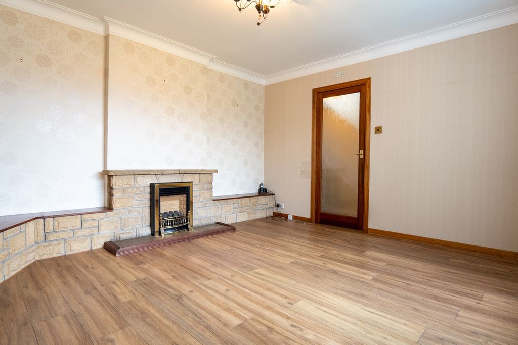 Property photo 2 of 31