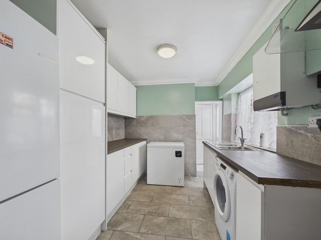 Property photo 2 of 17 Cam05010G0-Pr0228-Still009.Jpg
