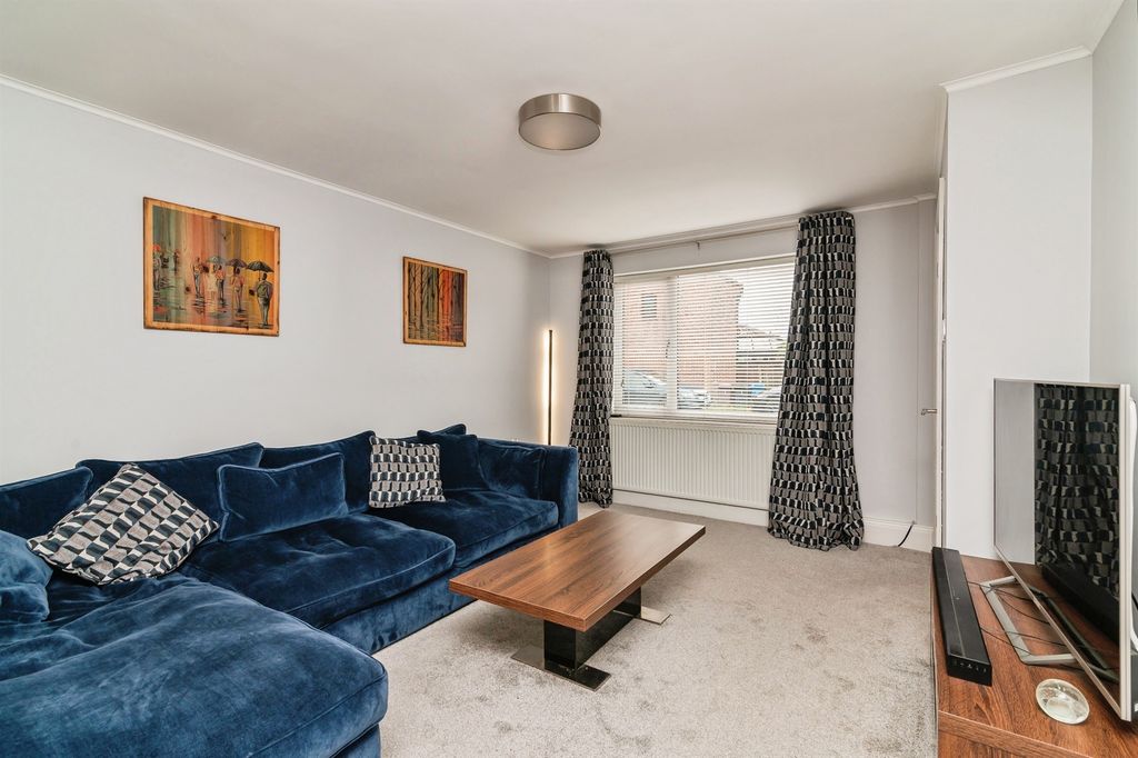 Property photo 2 of 17