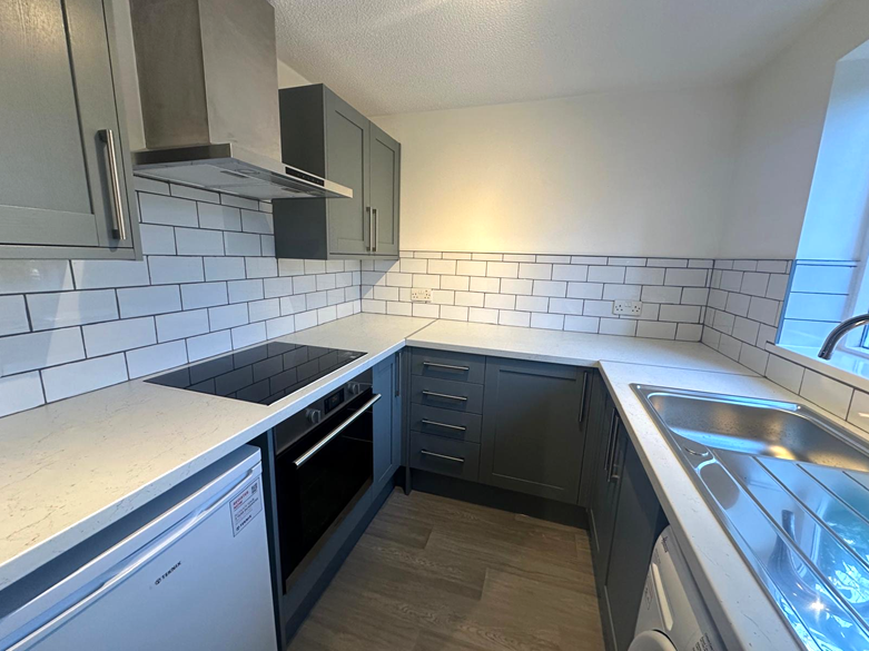 Property photo 2 of 6 Kitchen