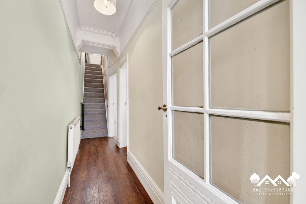 Property photo 2 of 30