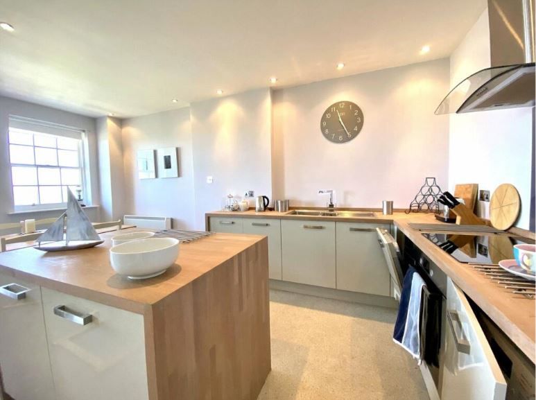 Property photo 3 of 9