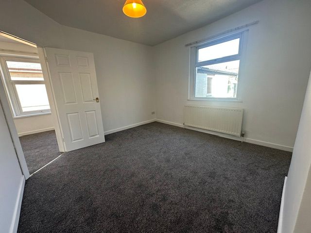 Property photo 1 of 9 Living Room