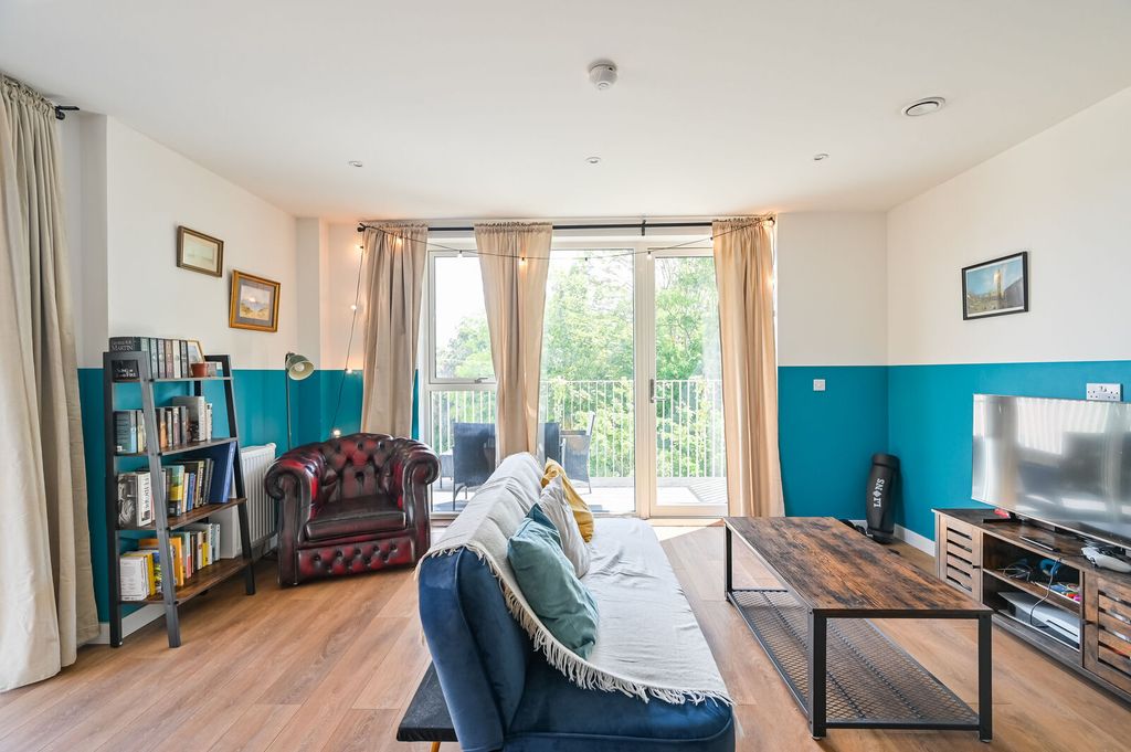 Property photo 1 of 18