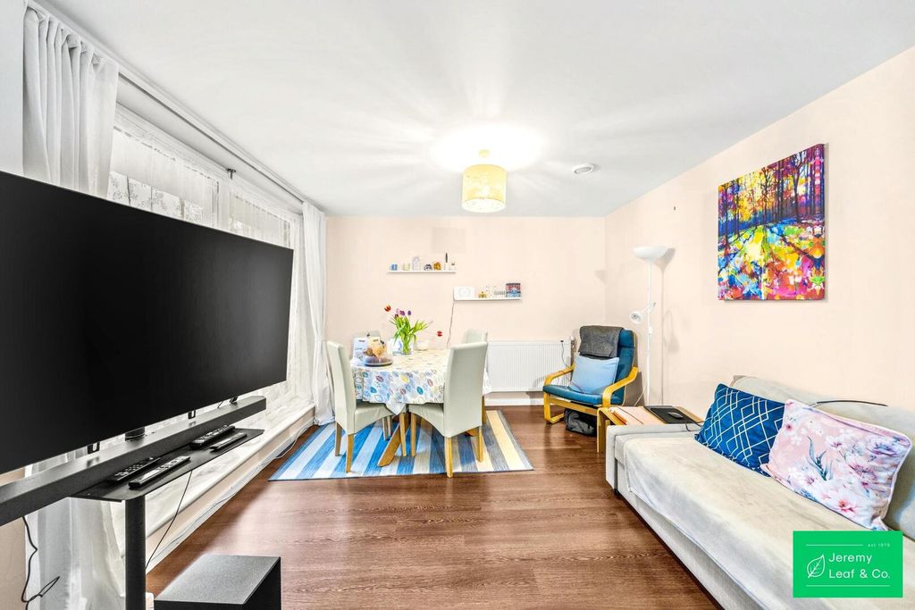 Property photo 3 of 14 Living Room