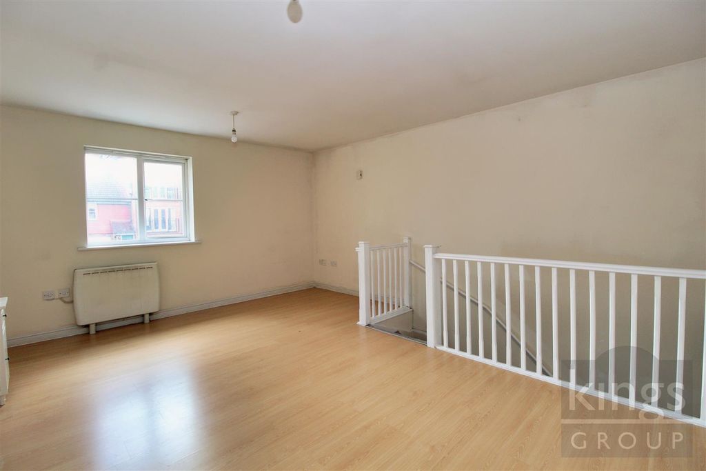 Property photo 3 of 9 Lounge