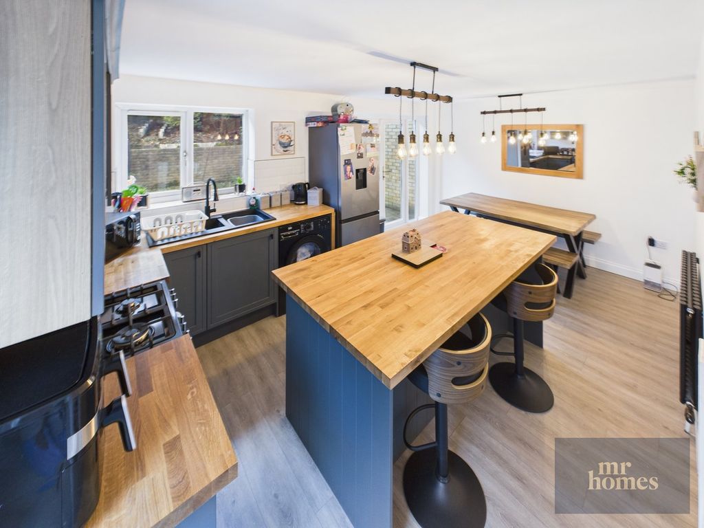 Property photo 2 of 37