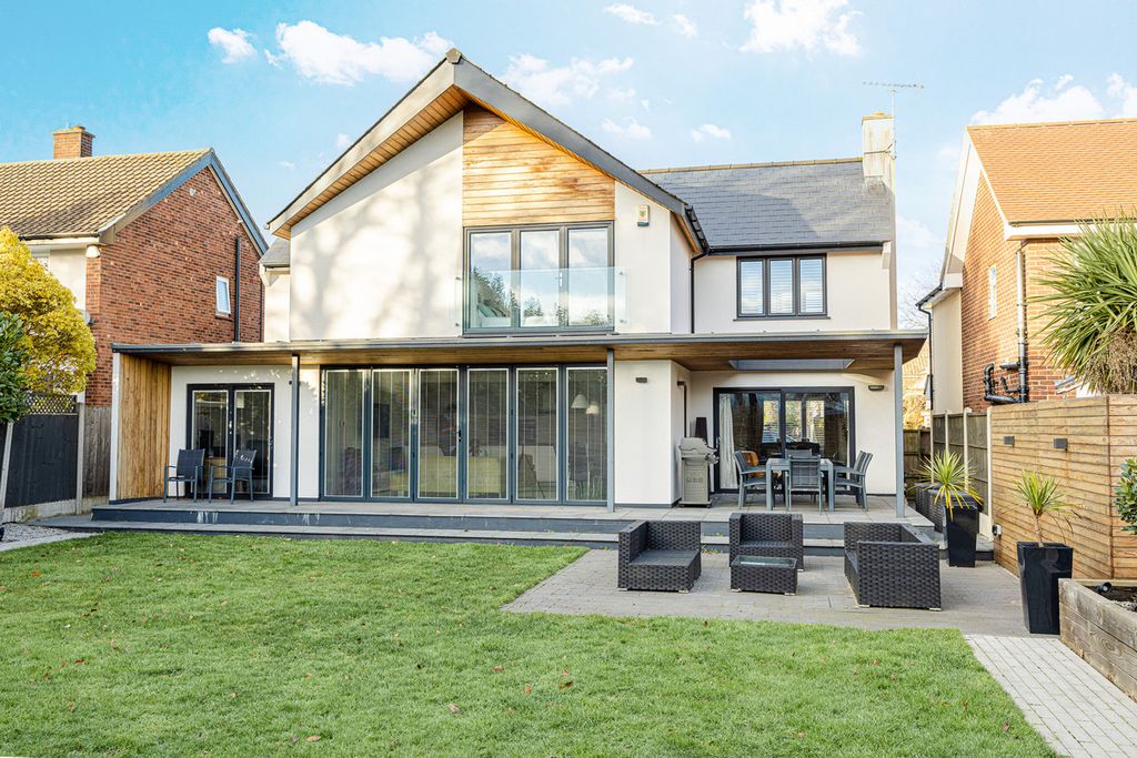 Property photo 1 of 42