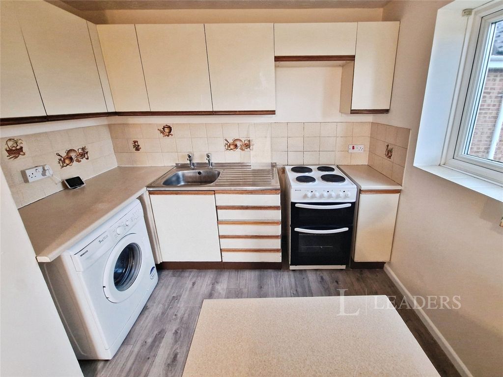Property photo 3 of 6 Kitchen