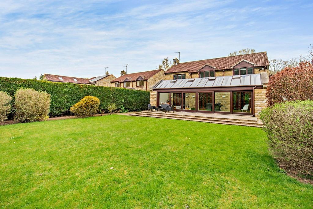 Property photo 2 of 23 8550021-Exterior04-800.Jpg