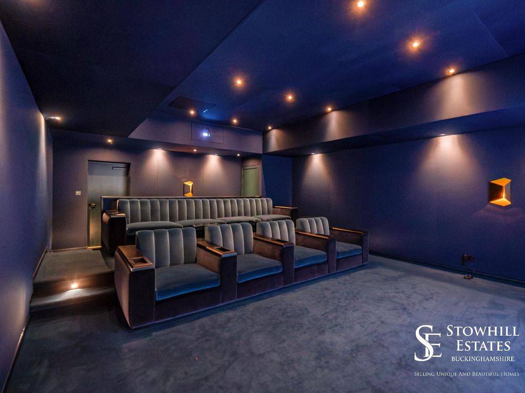 Property photo 3 of 32 Cinema