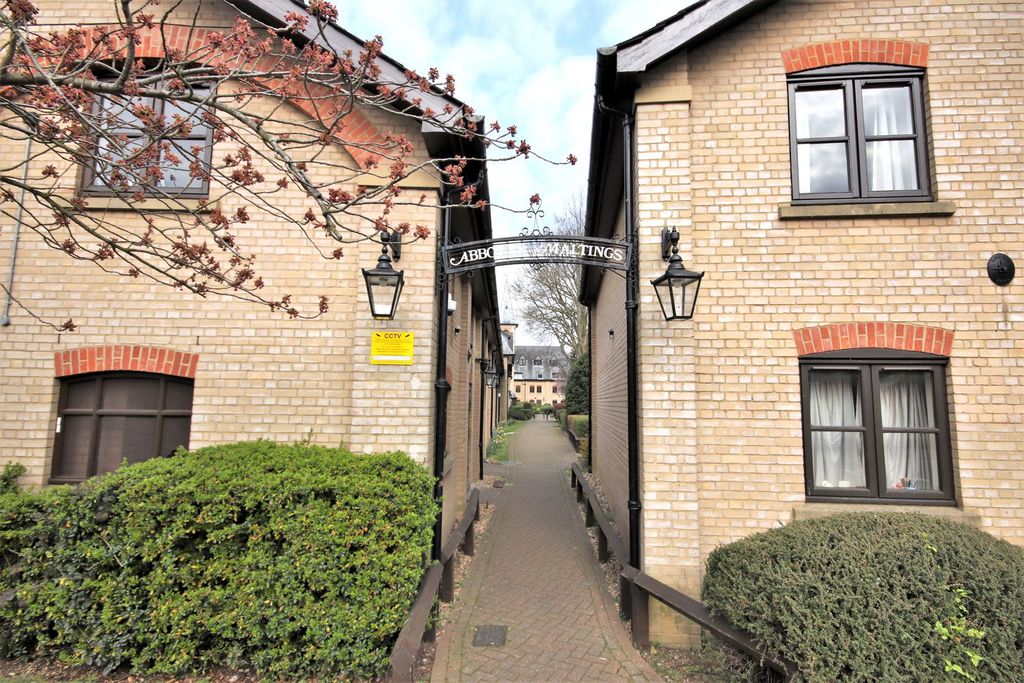 Property photo 2 of 20