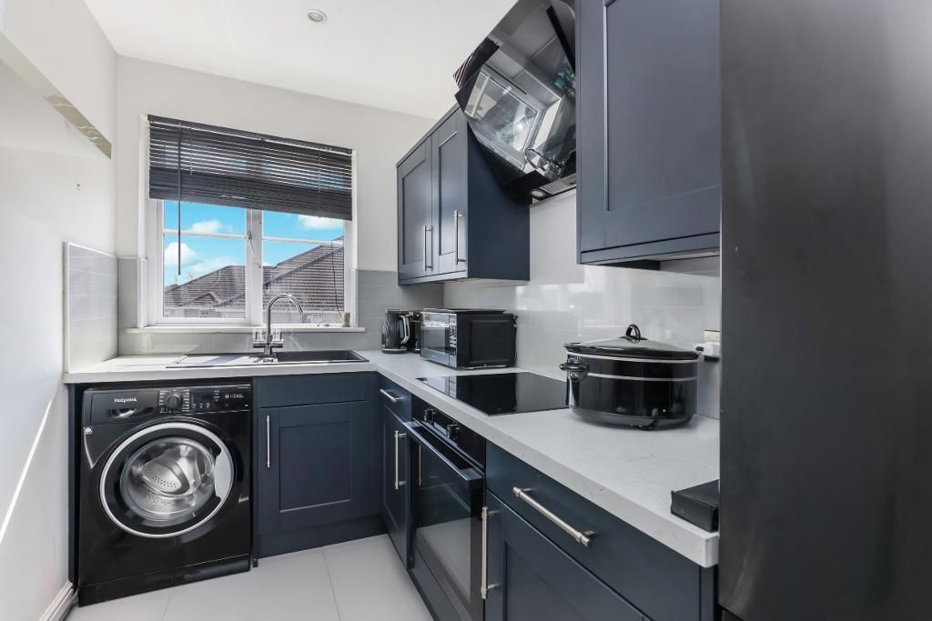 Property photo 3 of 17 Kitchen