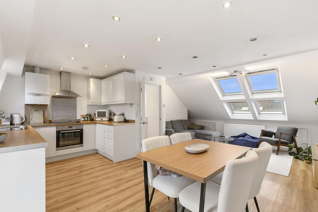 Property photo 2 of 10 Kitchen/Dining/Reception