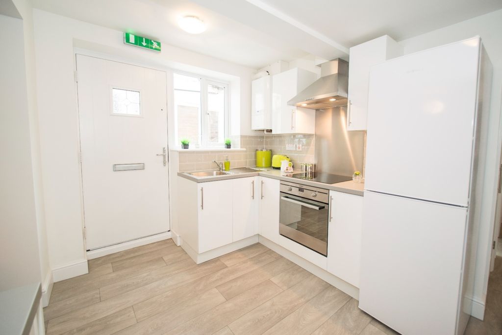 Property photo 2 of 13 3687551