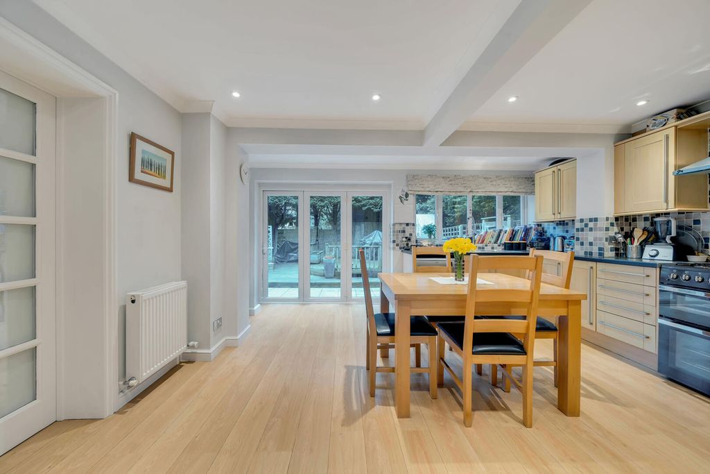 Property photo 2 of 19 Kitchen