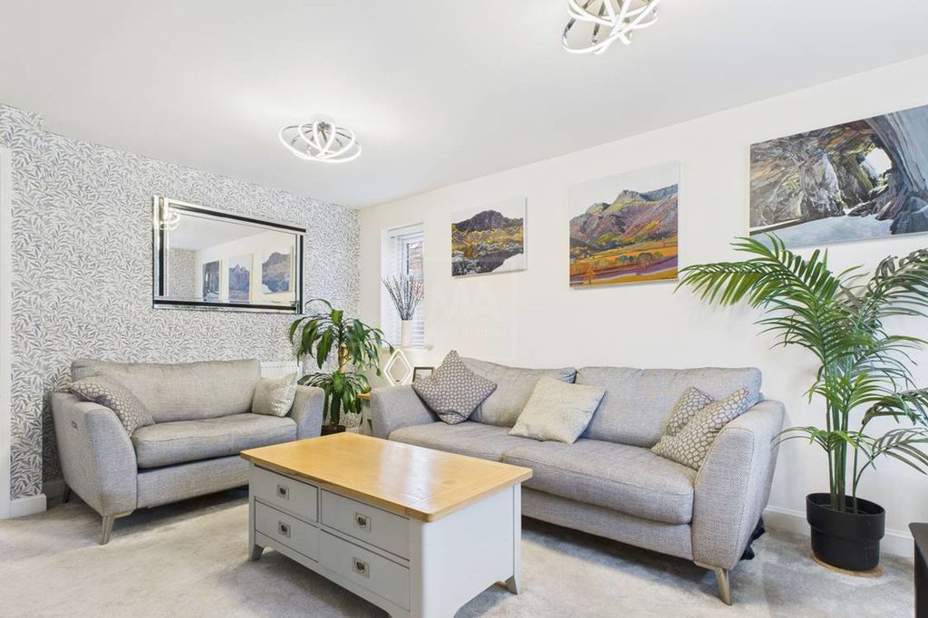 Property photo 2 of 15 Lounge