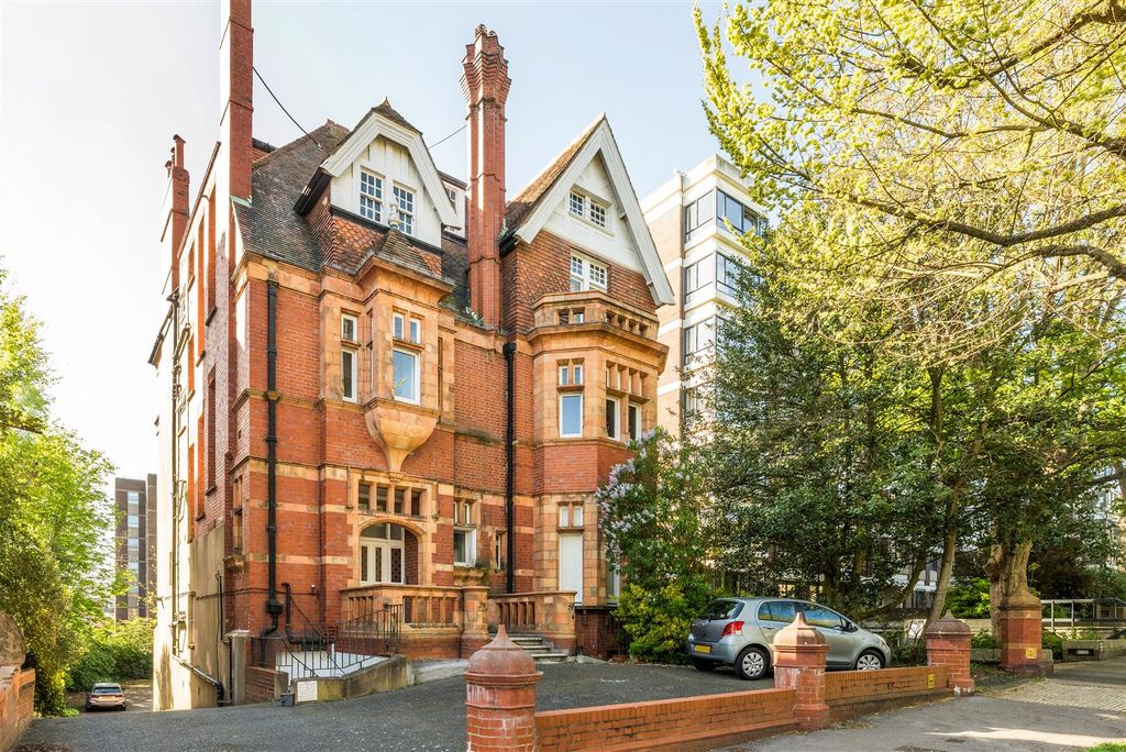 Property photo 1 of 15 F3, 79 The Drive-1.Jpg