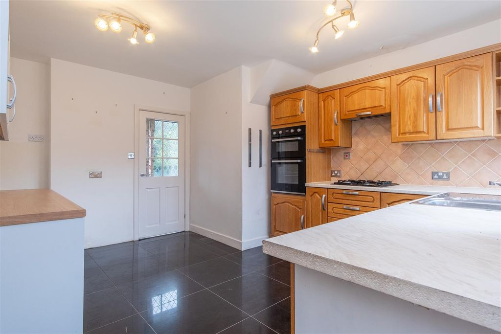 Property photo 3 of 22 Kitchen