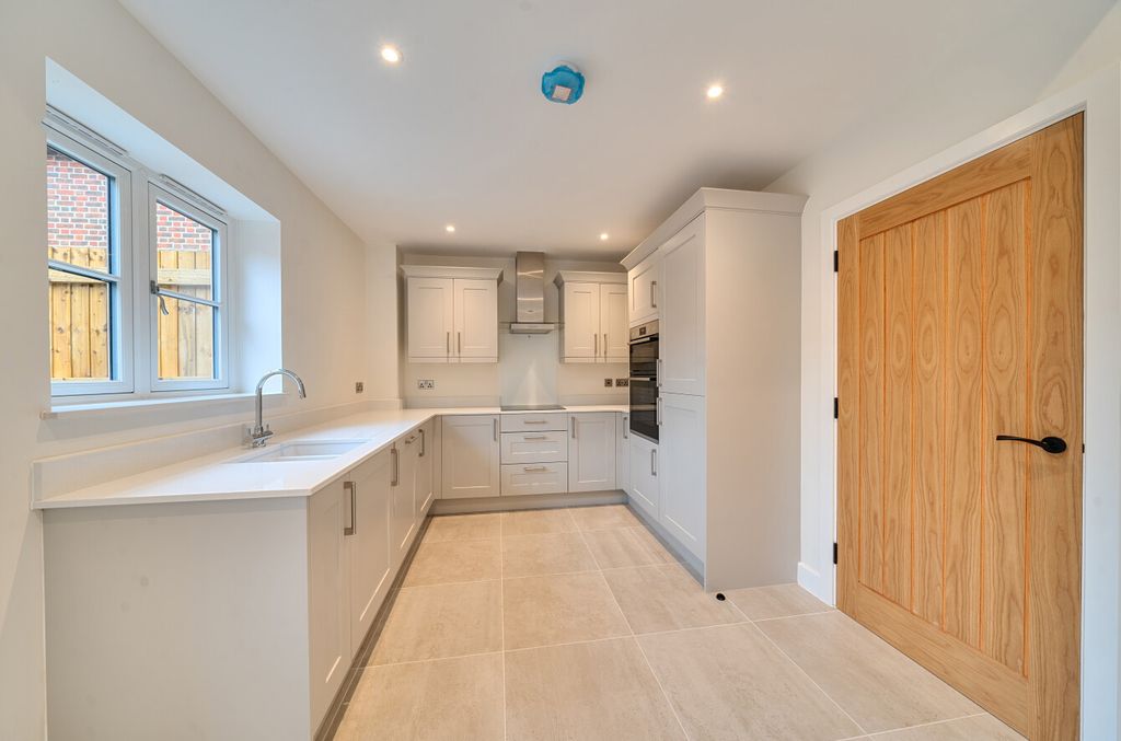 Property photo 3 of 12 1467421-14-6A26F3...