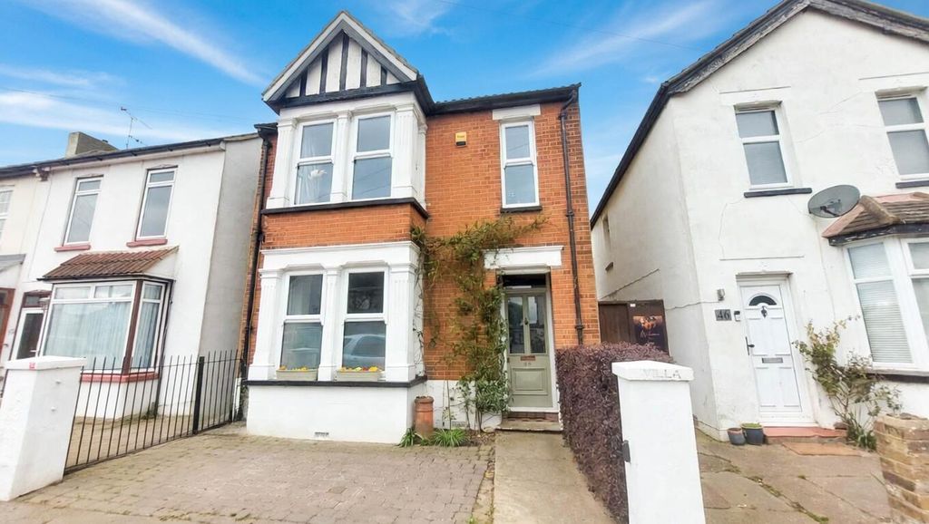 Property photo 2 of 18 Front (Exterior)