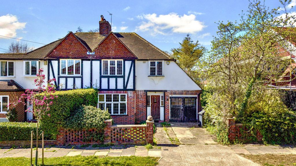 Property photo 2 of 20