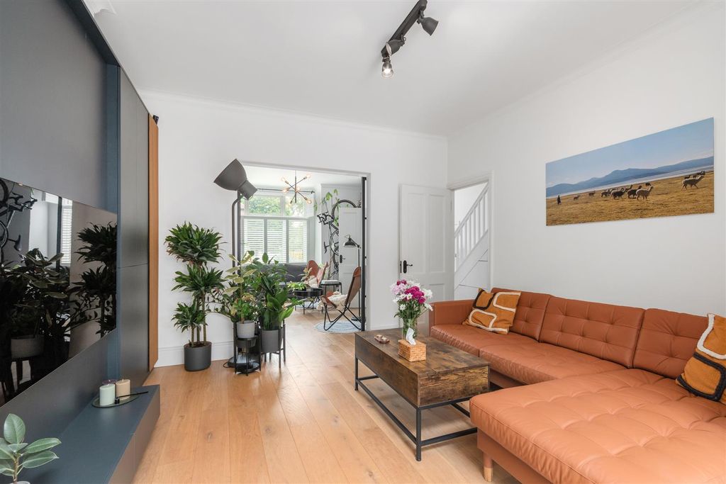 Property photo 2 of 21 Grasmere Avenue