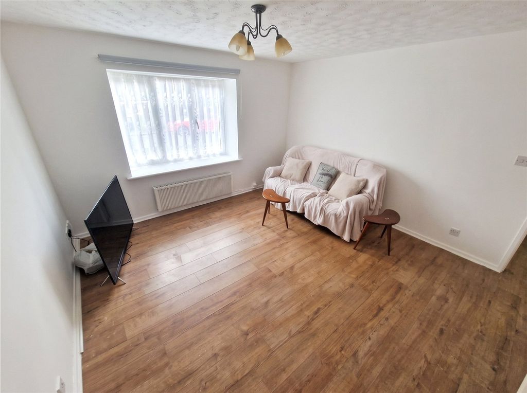 Property photo 3 of 11 Picture No. 17