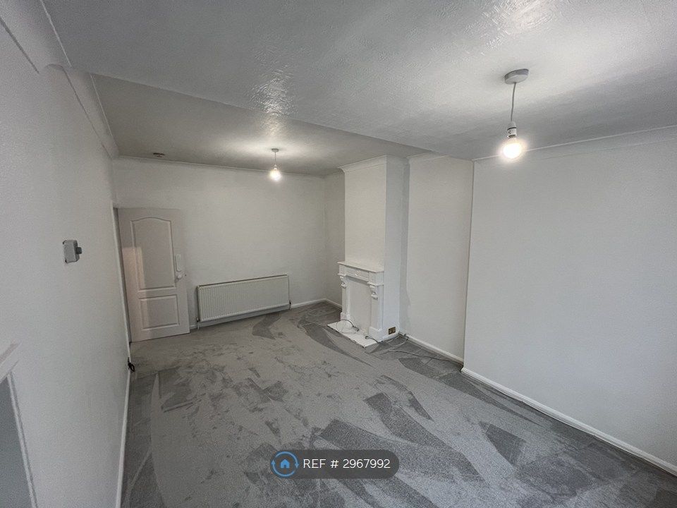 Property photo 1 of 14 Living Room