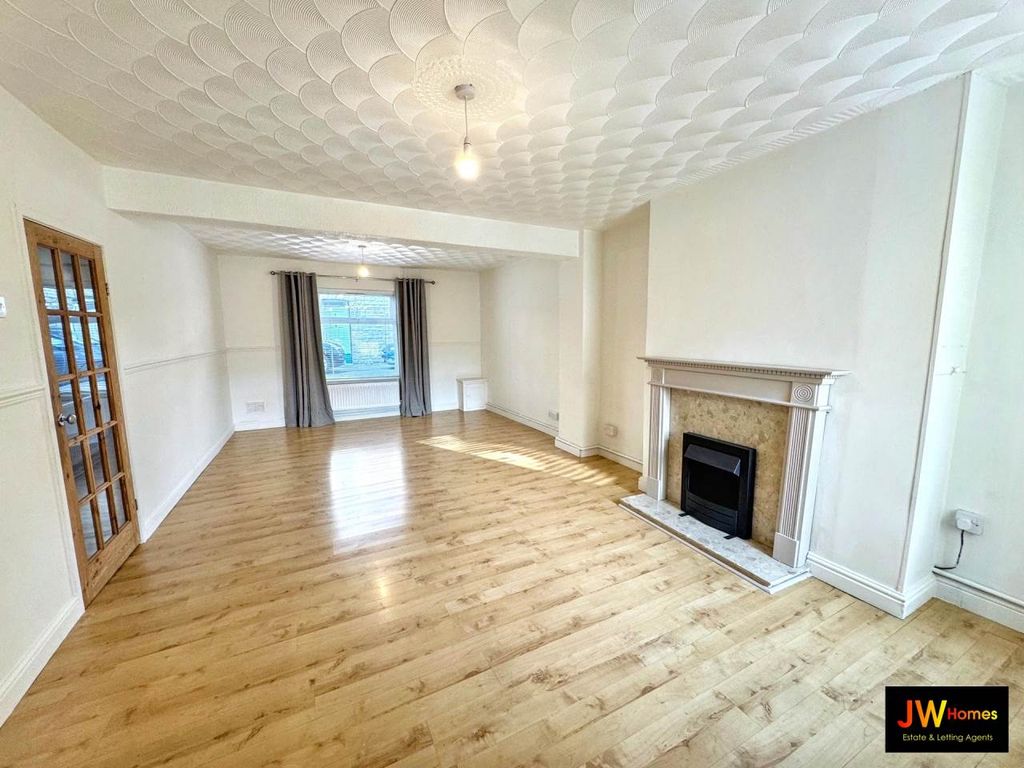 Property photo 2 of 10 Living Room (19)