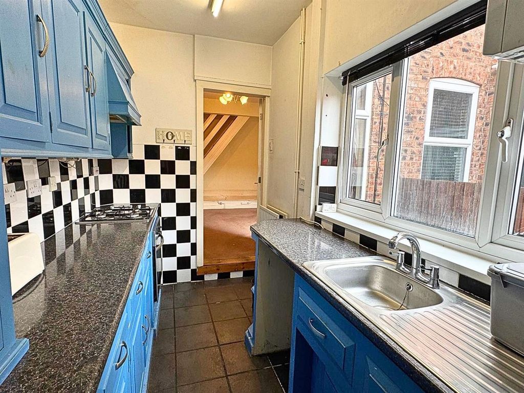 Property photo 3 of 14 Kitchen