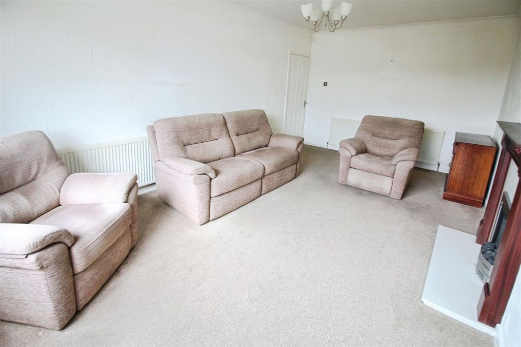 Property photo 2 of 14 Lounge